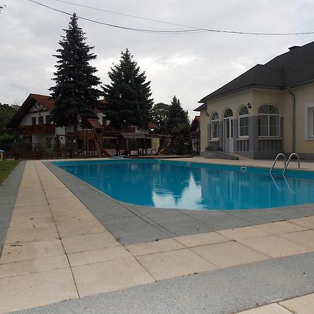 Hotel Family Balatonföldvár Exteriör bild