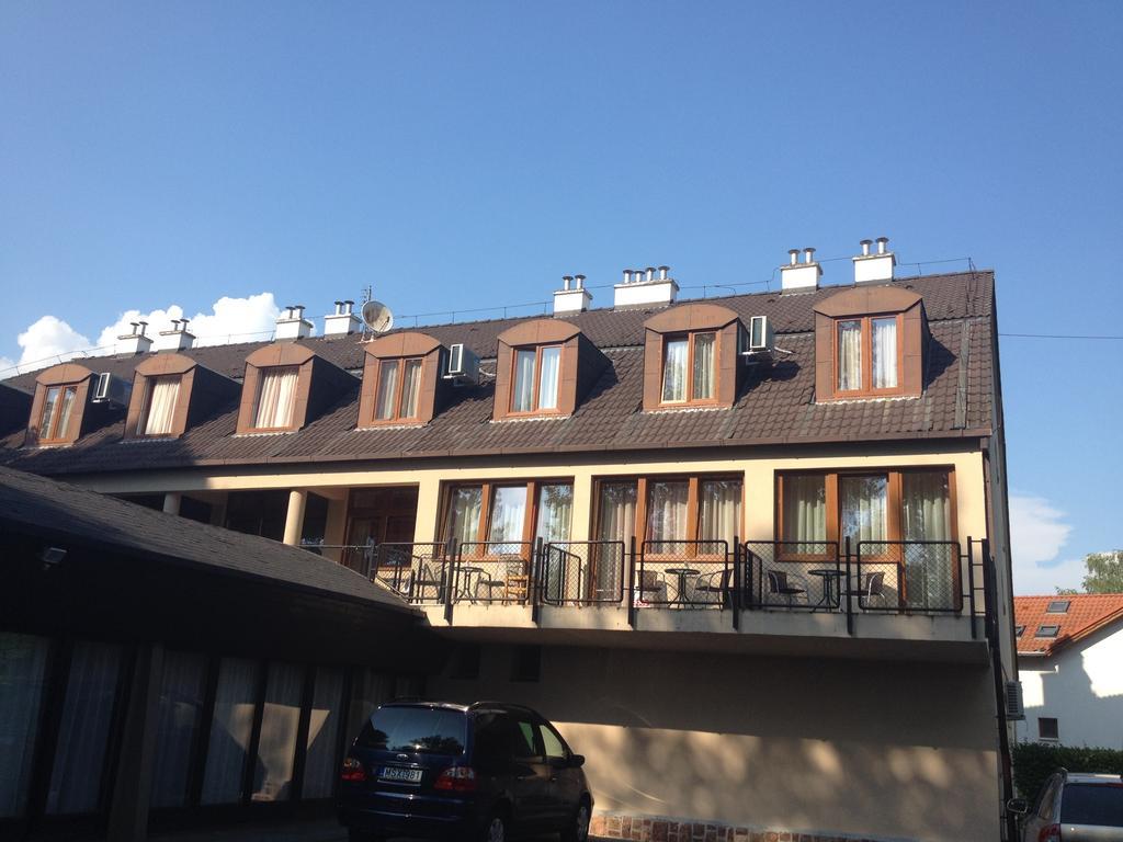 Hotel Family Balatonföldvár Exteriör bild