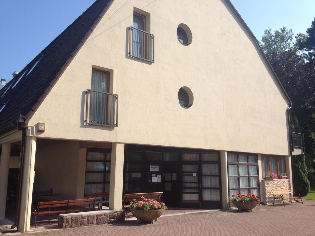 Hotel Family Balatonföldvár Exteriör bild