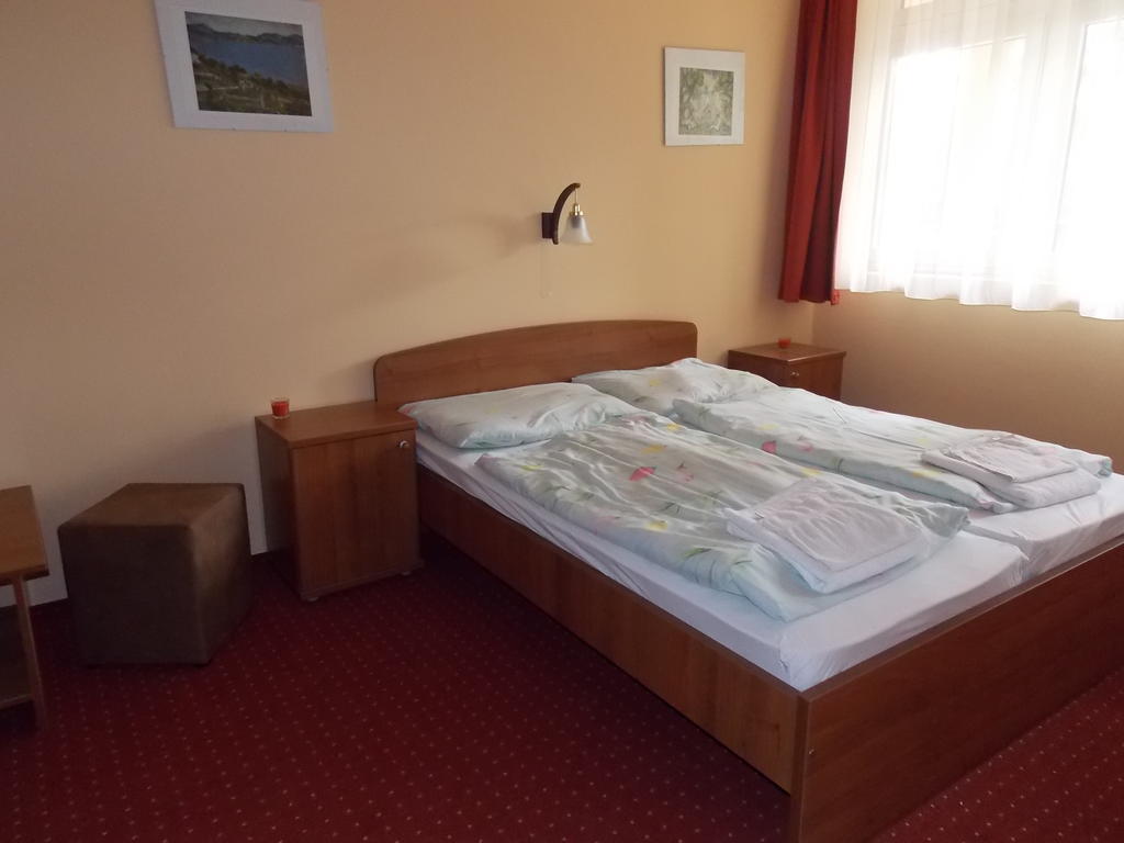 Hotel Family Balatonföldvár Exteriör bild