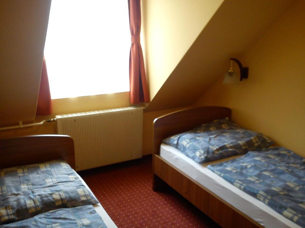 Hotel Family Balatonföldvár Rum bild